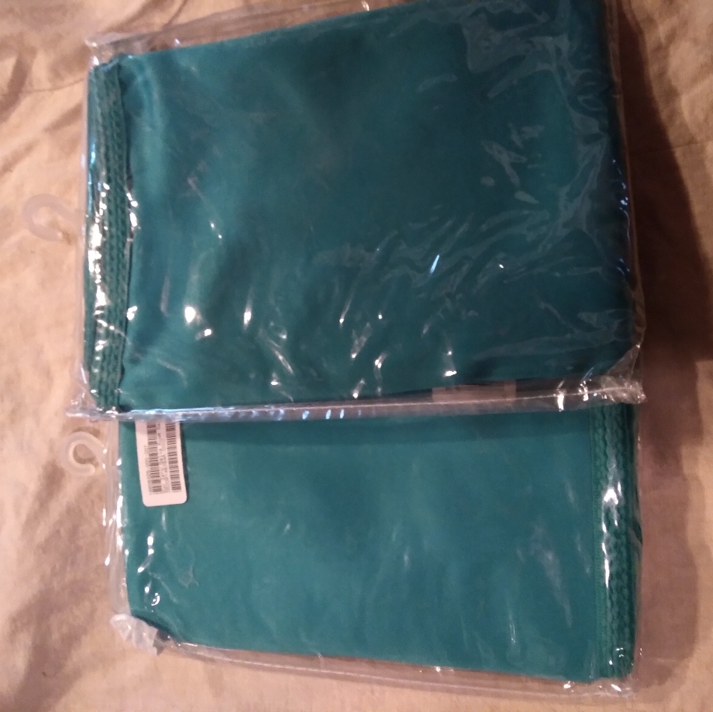 3/$15 bundle. 2 Window Valances NWT